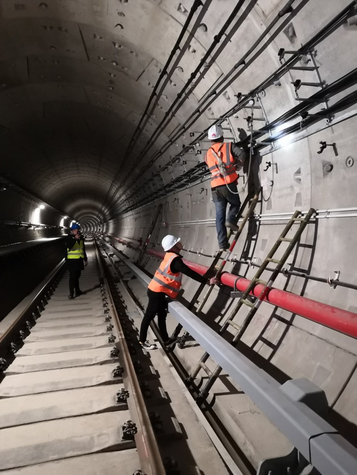 �й��������������������Ե㡰����ʽ��5G���罨��